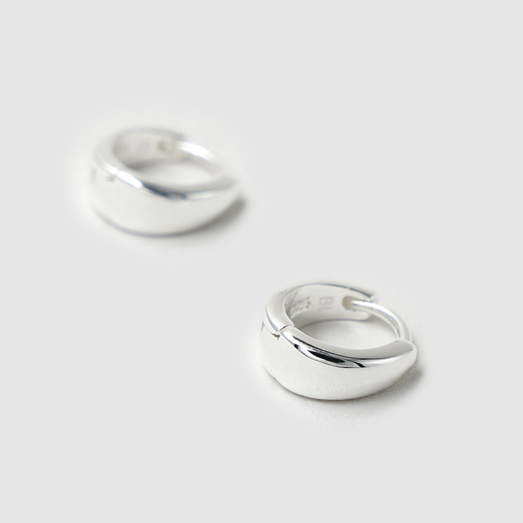 curved solid sleeper earrings | silver