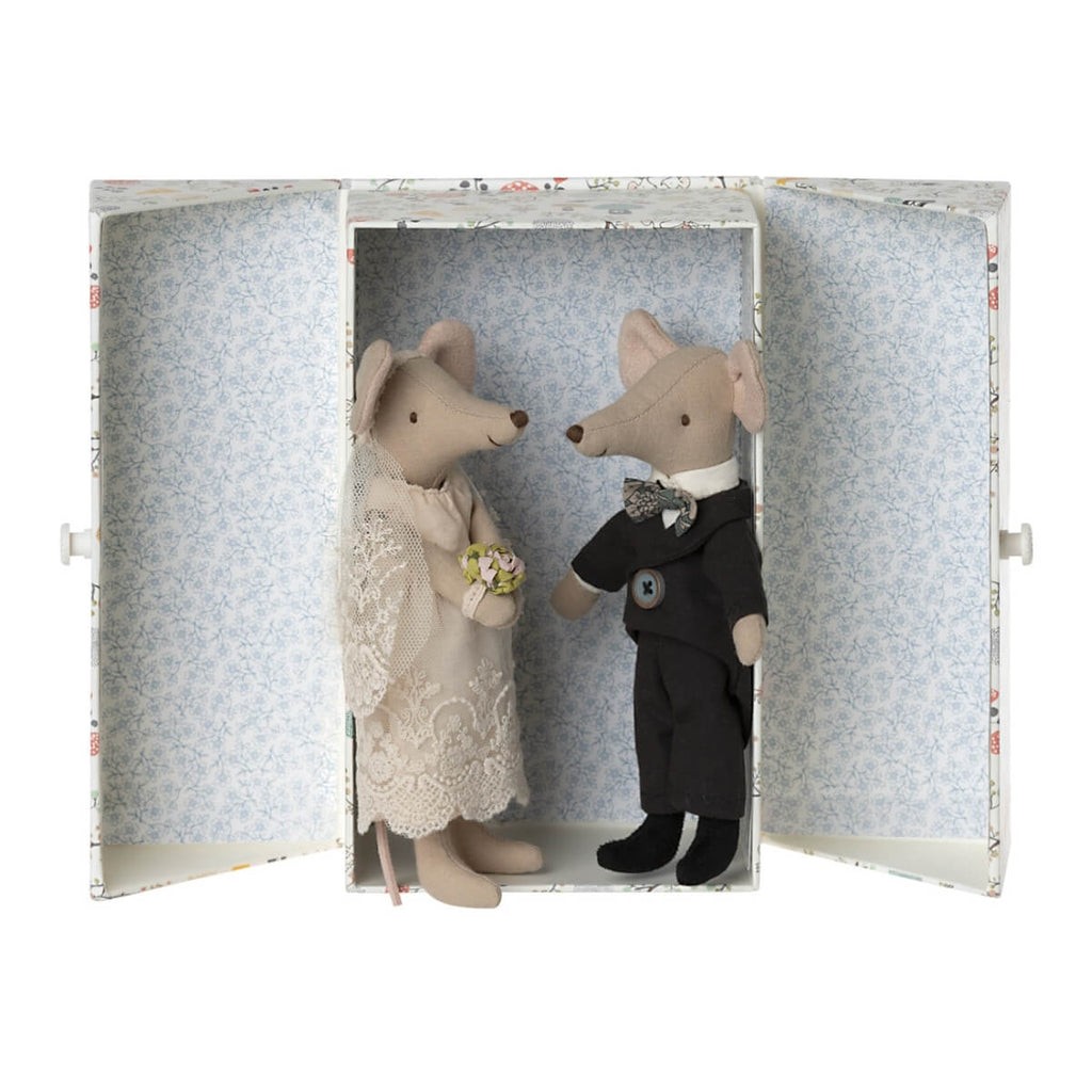 Mice Wedding Couple in Box