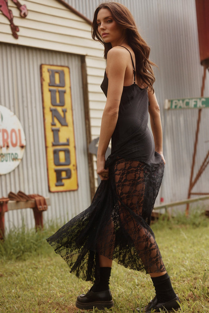 LACE MAXI DRESS | BLACK