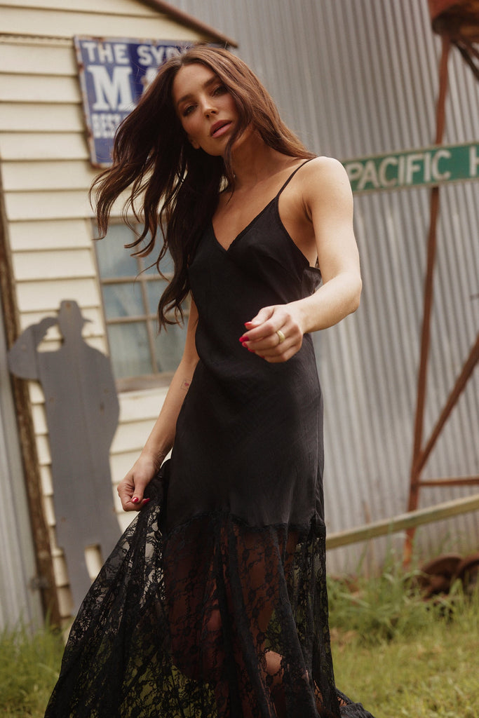 LACE MAXI DRESS | BLACK