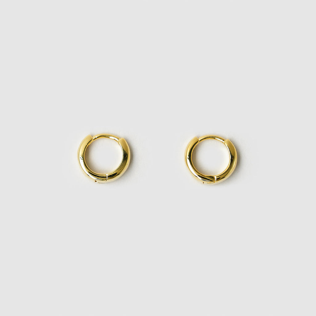 mini curved solid sleeper earrings | gold