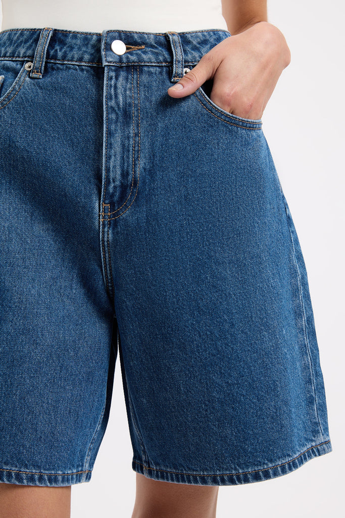 ORGANIC LONGLINE DENIM SHORT | VINTAGE BLUE